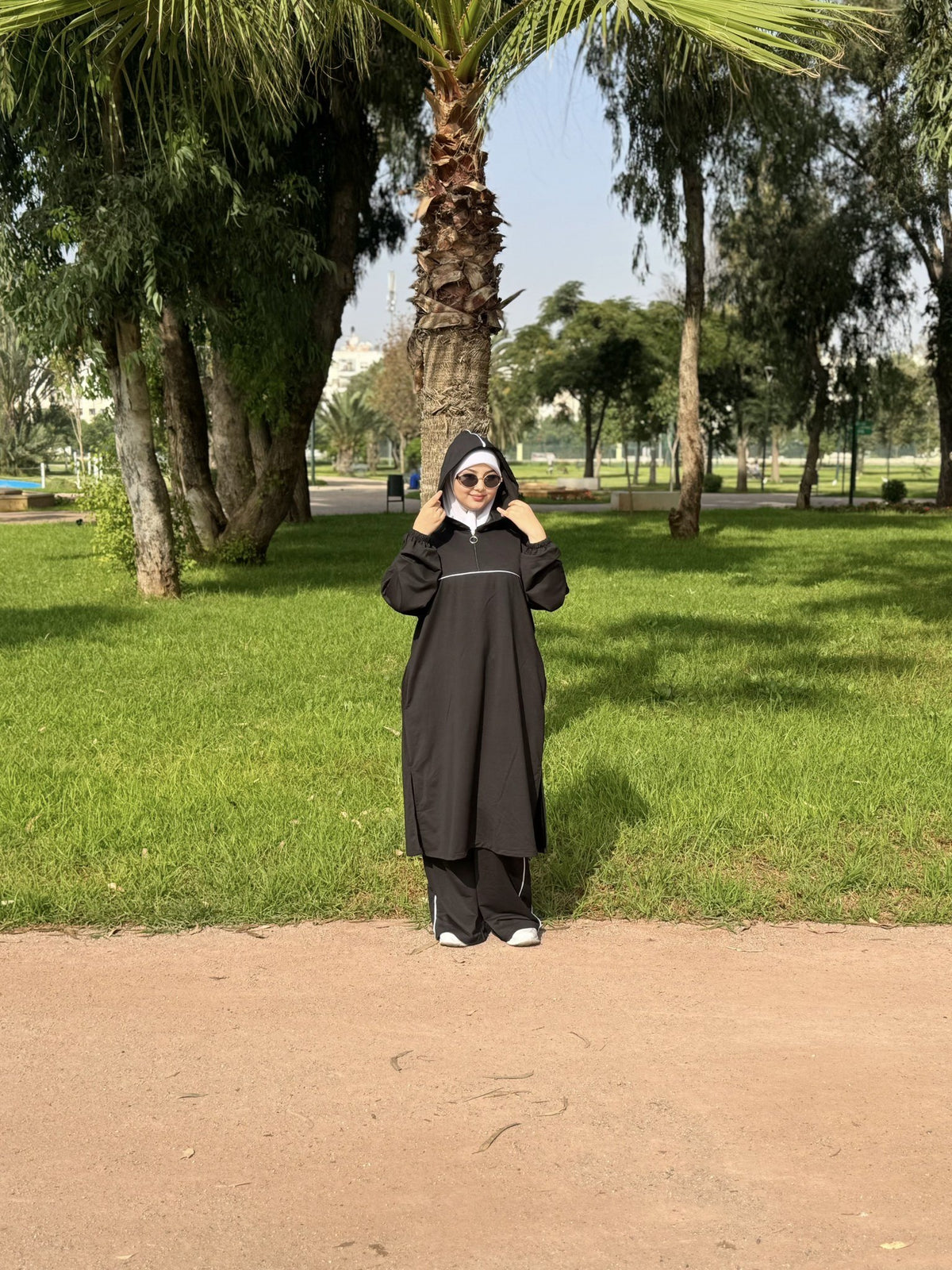 طقم رياضي للمحجبات - أسود